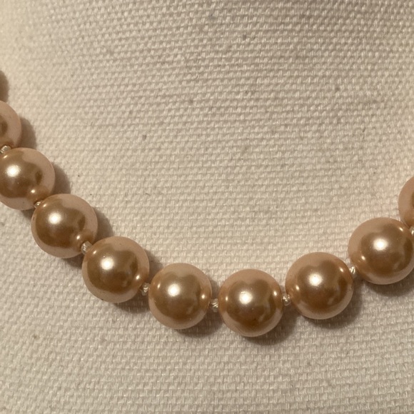 Vintage KJL Kenneth Jay Lane Gold Simulated Pearl Necklace - Picture 2 of 5